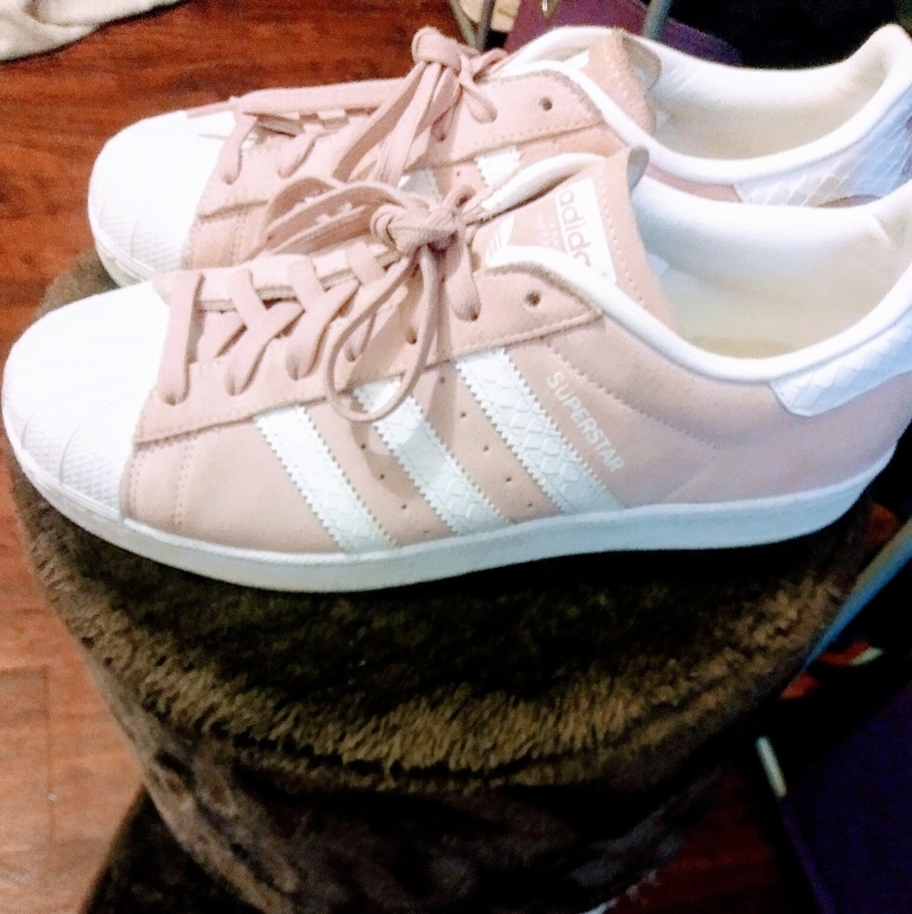 Adidas Superstar Women's casual shoe - Picture 2 of 4